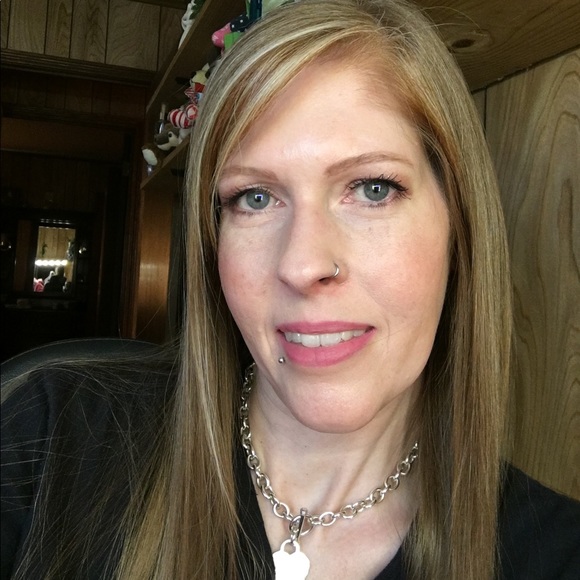 Meet your Posher, Pam - Picture 2 of 6